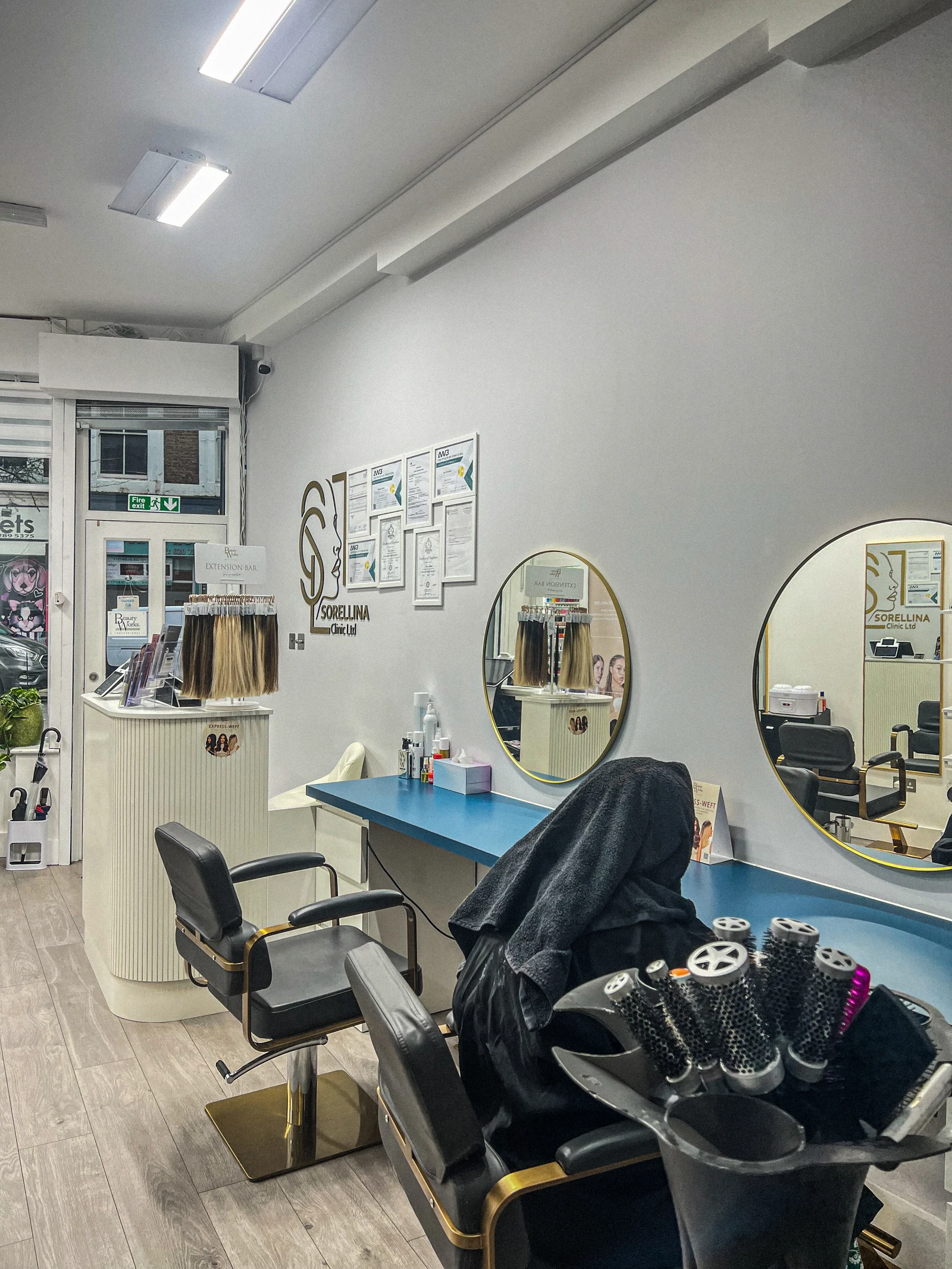 Sorellina Clinic styling stations and reception